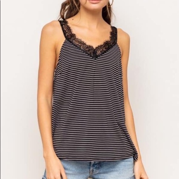 Black and white striped sleeveless top with lace - Picture 1 of 1